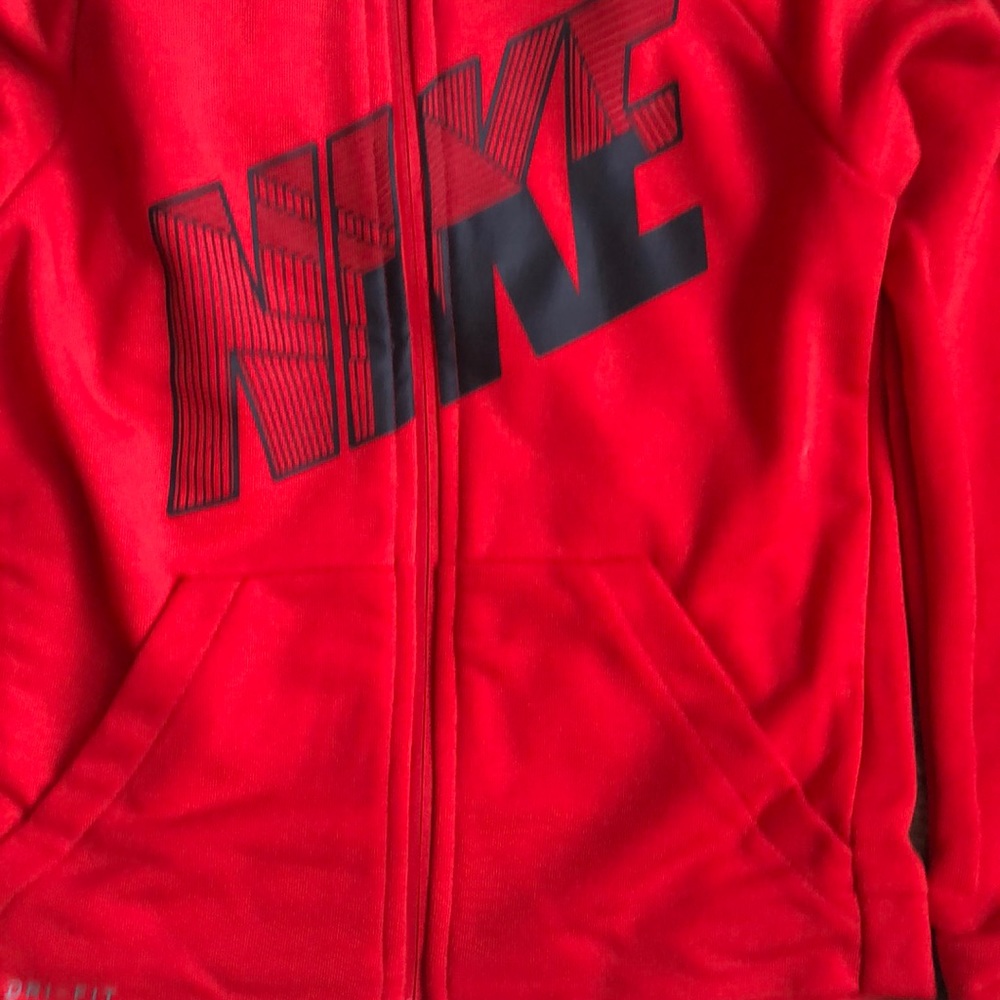 Boys NWT Nike Dry technology sweatshirt - Picture 4 of 6